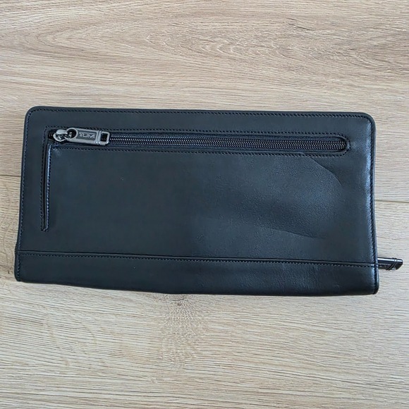 TUMI Travel Wallet Passport Card Holder Leather Organizer Black - Picture 1 of 6